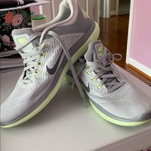 Nike shoes! NEVER WORN! Green grey